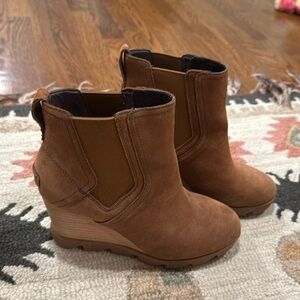 Sorel Joan Uptown Chelsea Velvet Tan Waterproof Bootie, size 8